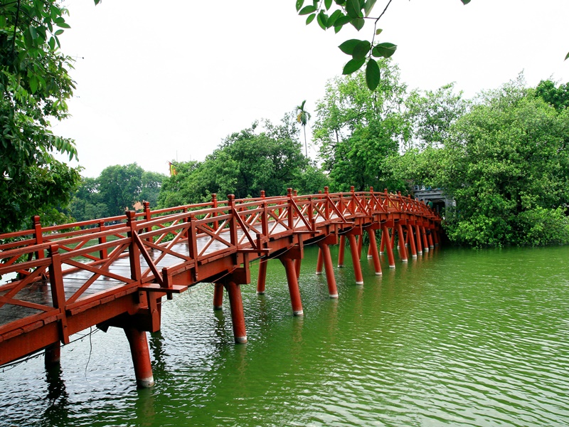 Hinh-anh-den-ngoc-son-ha-noi-01